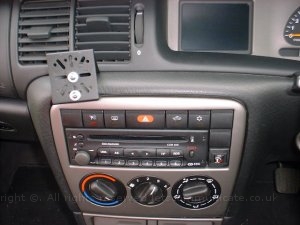 Dashmounsatnavbracket2ndtryinstalled.jpg - After finding the supplied mounting for my first screen would not fit I came up with some thing new to all it to be removable still. The bracket its self is from Dashmount.co.uk