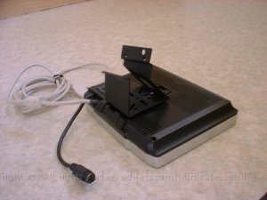 screenremounteddashmountbracket2.jpg - The I fitted the Dashmount directly on to the screen. This did work how ever it ment the screen was not removable which I was not happy about