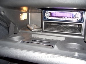gloveb1.jpg - The head unit was installed in the glove box where there was two din slots fitted by Vauxhall. Infomation displays remotly on the dash board and there is a connection to the steering wheel controls for volume etc