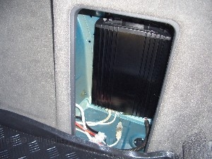 v5carpcvoom2fitted1.jpg - Here you can see the unit installed in the boot area