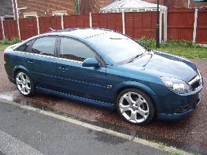 vectracdetailing7.jpg - I apply xxxxx first and leave it as long as possible. While this is curing I tend to set about the windows ( inside and out ) using Autoglym window cleaner. It is the best stuff I have ever used to date. Once the windows are done I move to the alloys using Autoglyms Custom wheel cleaner, the jet spray and some hard work finished off with xxxxx sealant on the tyres ( two lots ). Next I polish the body work up to remove the remaining xxxxx and then polish a new layer of xxxxx on. Again I leave this for at least 2 hours to cure.